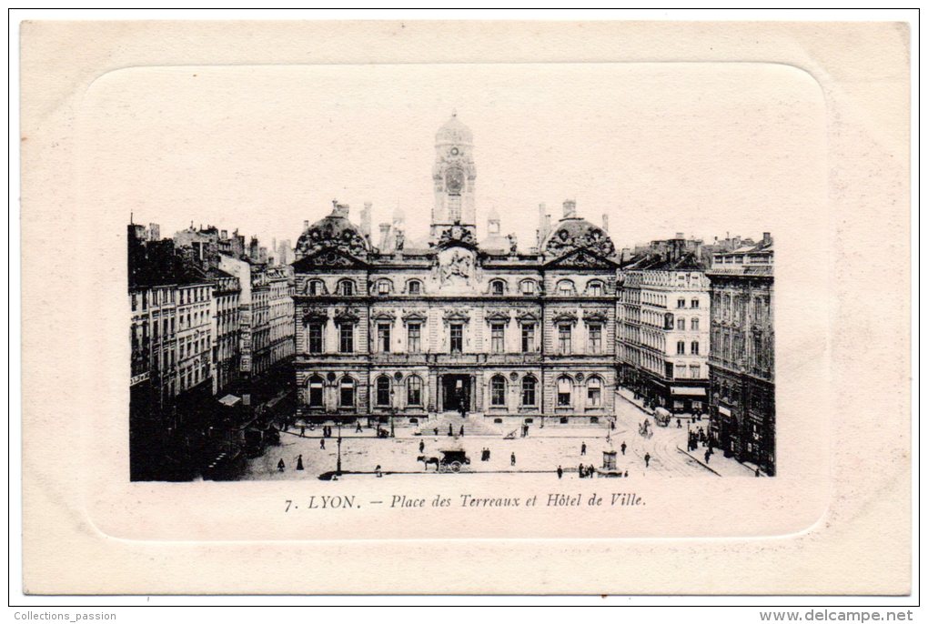 CP, 69, LYON,  Place Des Terreaux Et Hôtel De Ville, Vierge - Autres & Non Classés