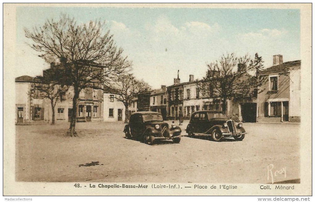 La Chapelle-Basse--Mer  (44)  Place De L´Eglise - La Chapelle Basse-Mer