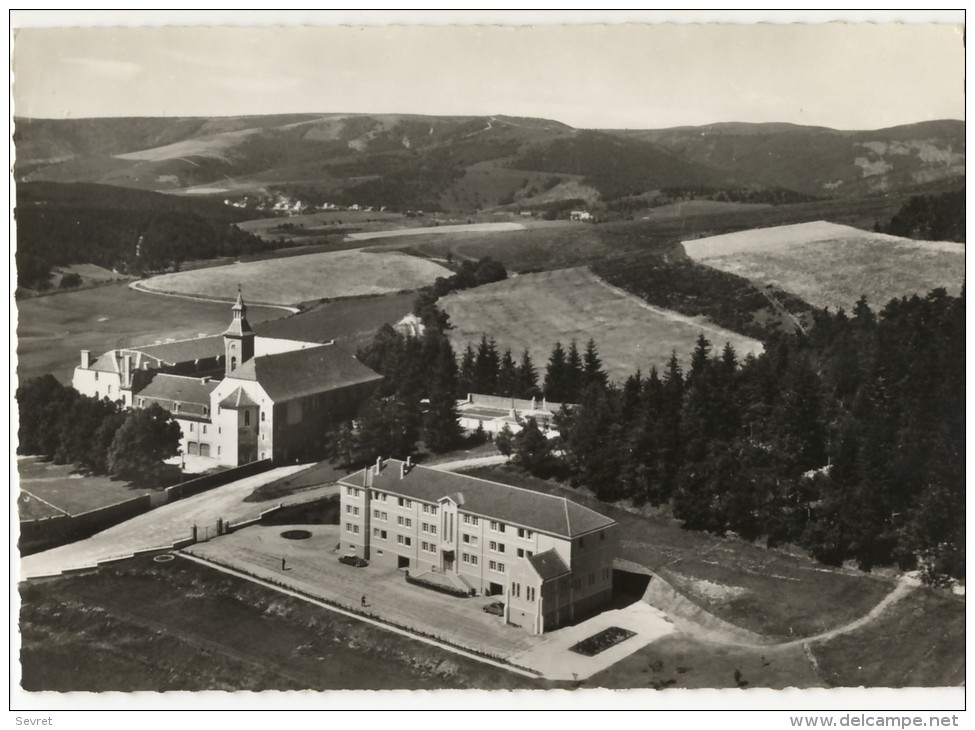 NOTRE DAME Des NEIGES  Par La Bastide -  Le Monastere Dans Son Cadre Doré.   - CPM Dentelée. - Andere & Zonder Classificatie