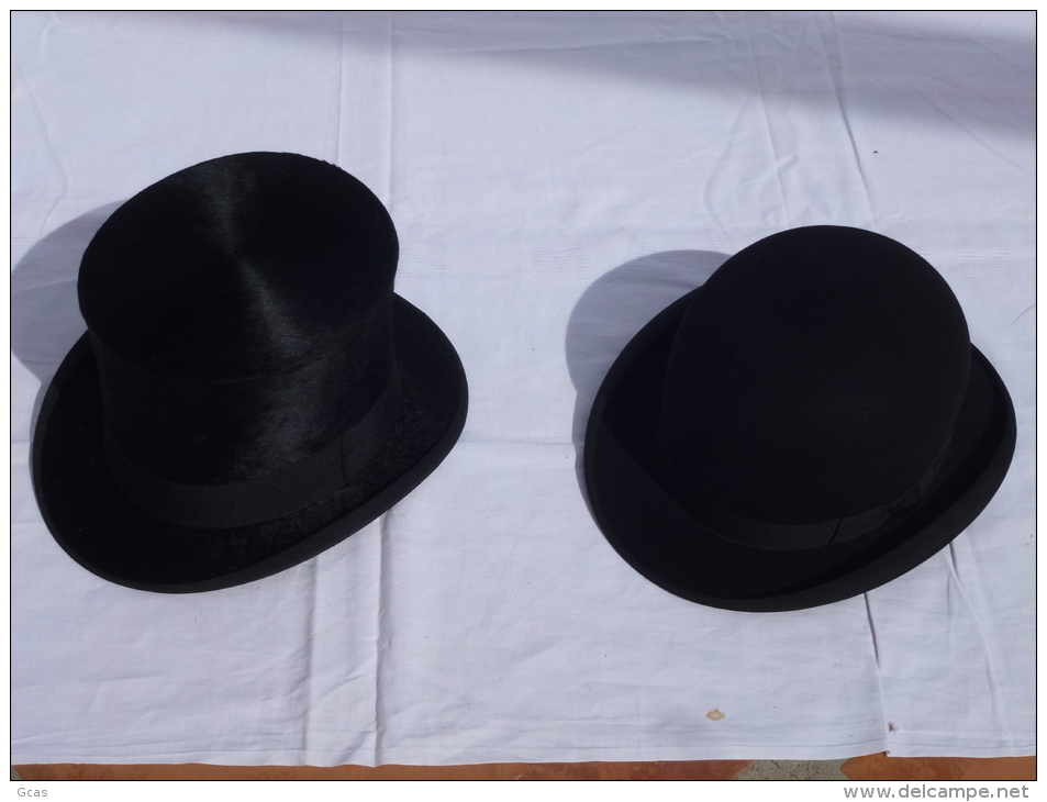 Deux chapeaux dans leur boite de transport en cuir. Année 1934