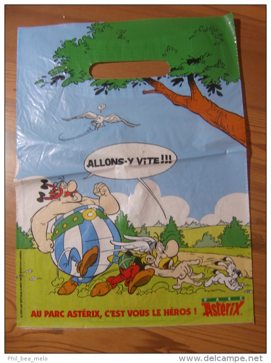 ASTERIX - PARC ASTERIX SACHET PLASTIQUE PUBLICITAIRE 1997 - OCCASION BON ETAT PAS TROU NI DECHIRURE - Astérix