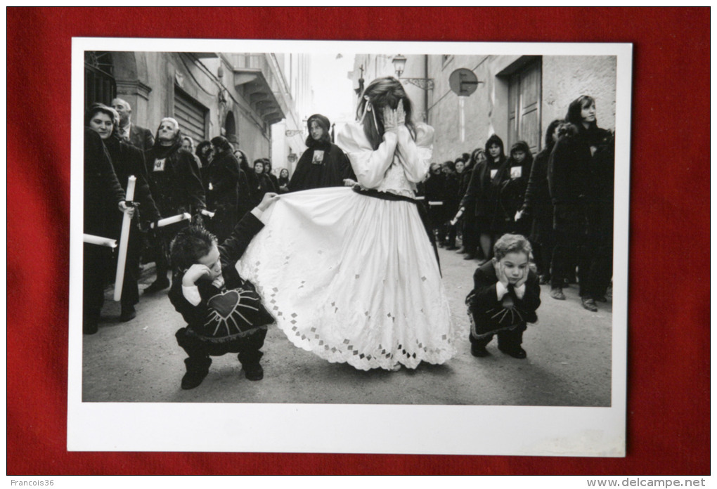 Photographie Circa 1980 - Cortège - Jeunes Garçons Young Boys - Photographe à Déterminer - Altri & Non Classificati