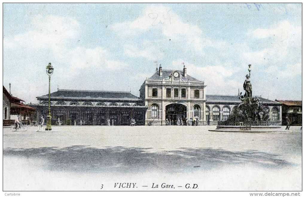 03 - VICHY - La Gare - Animée - Vichy