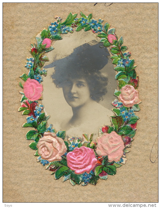 Carte Tres Belle Avec Chromo Fleurs Soie Et Belle Femme Au Chapeau Varadero Cuba - Autres & Non Classés