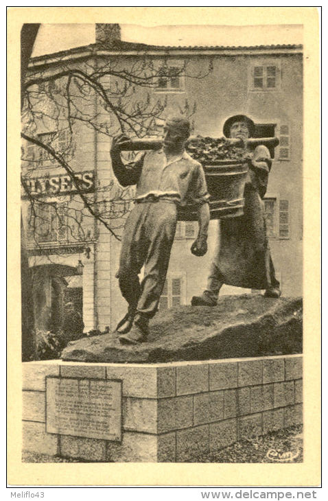 71/CPA - Macon - Monument Des Vendangeurs - Macon