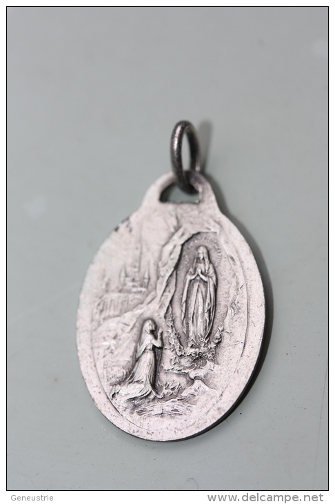 Pendentif Médaille Religieuse "Notre-Dame De Lourdes" Métal Argenté - Religious Pendant - Religion & Esotérisme