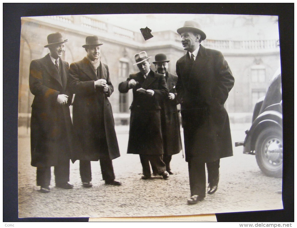 Photo France Presse (18x24)1938 - Crise Ministerielle, Mr Camille Chatemps Arrivant à L'Elysée - Persone Identificate