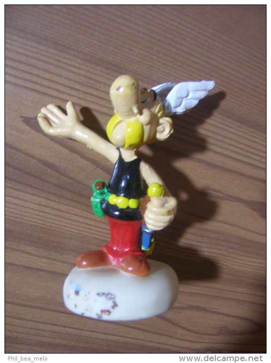 ASTERIX - FIGURINE PLASTIQUE CREUX BONBONS FIZZY - ASTERIX  1995 - ETAT MOYEN - Astérix