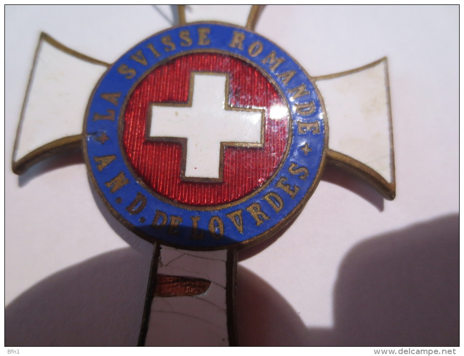 MEDAILLE - CROIX ROUGE - LA SUISSE ROMANDE - A N . D. DE LOURDES - VOIR PHOTOS - Religion & Esotérisme