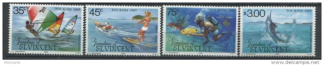 119 GRENADINES ST VINCENT 1985 - Tourisme Plongee Poisson - Neuf Sans Charniere (Yvert 408/11) - St.Vincent & Grenadines
