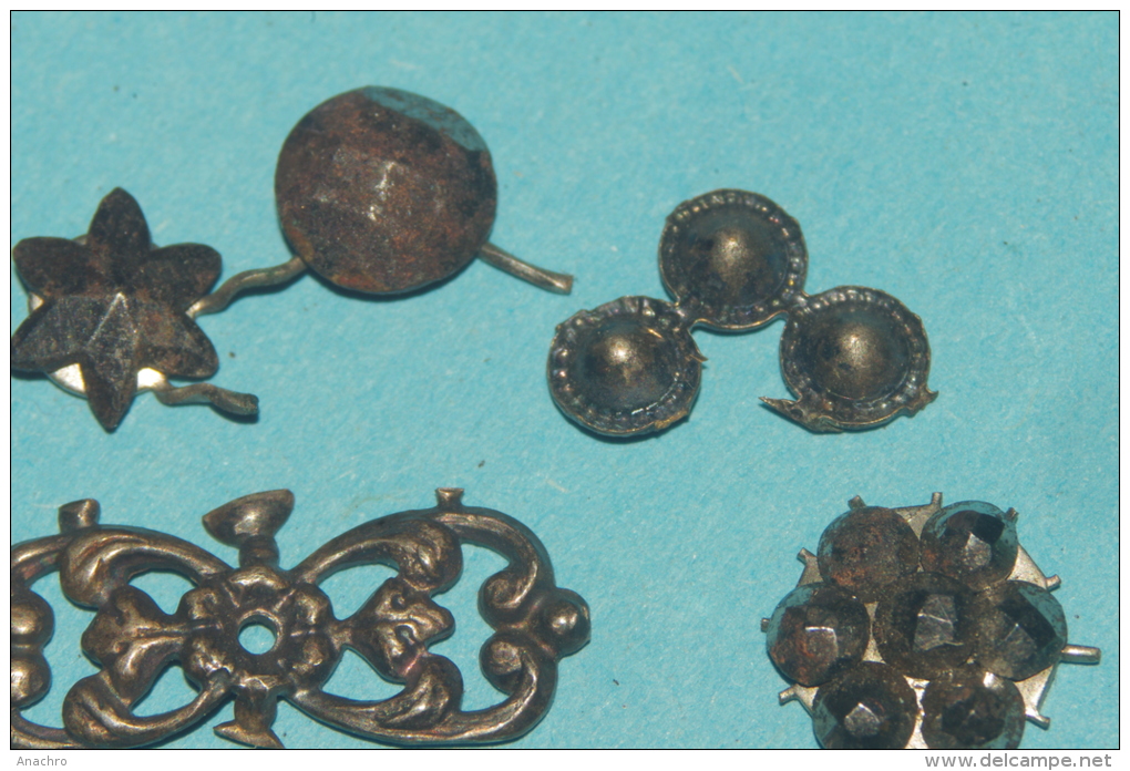 BROCHES  anciennes FERMOIRS  Pièces pour réparation DENTELLE METAL FLEUR DE LYS