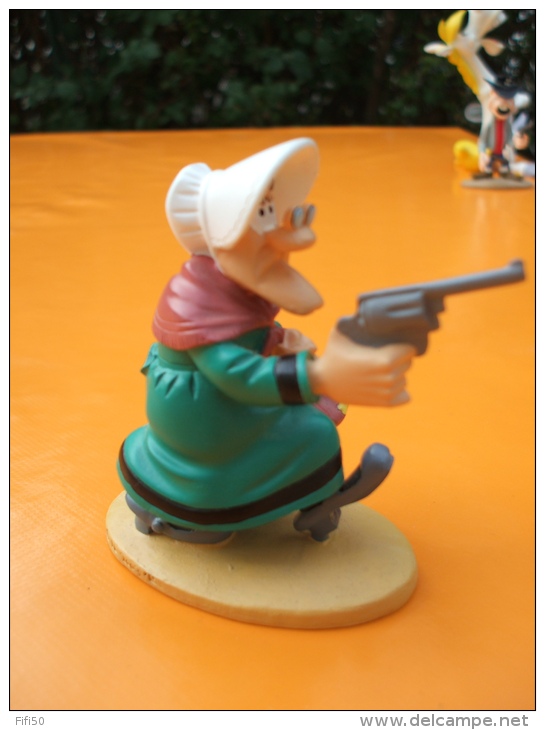 Ma Dalton Parfaite Mère De Famille L'oie Dans Le Panier LUCKY LUKE 2003 Moulage Résine  Sans Doute D´aprés Marie Leblon - Statuettes En Résine