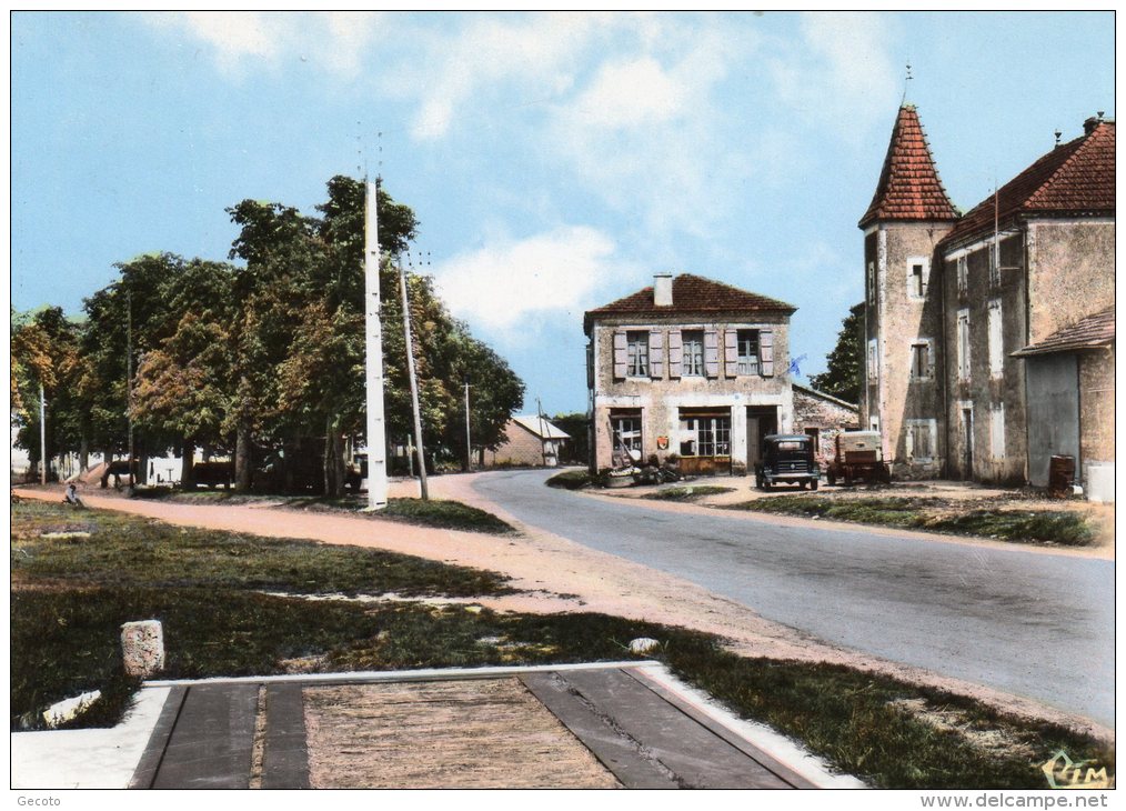 Place Du Foirail - Laroque Timbault