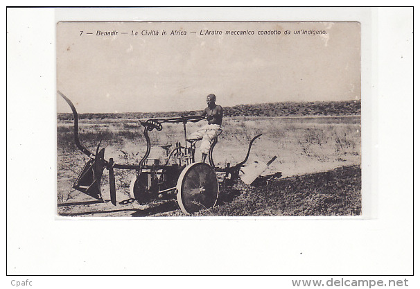 SOMALIE - Benadir, La Civilta In Africa, L'Aratro Meccanico Condotto Da Un'indigeno / Machine Agricole, Agriculture - Somalië