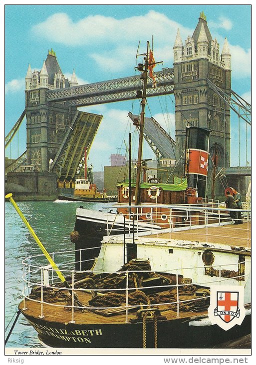 Tugboats & Tower Bridge London    # 02488 - Remorqueurs