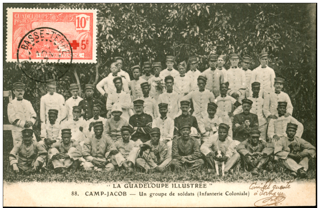 CPA   GUADELOUPE BASSE TERRE  CAMPS -JACOB  UN GROUPE D'INFANTERIE COLONIALE - Basse Terre