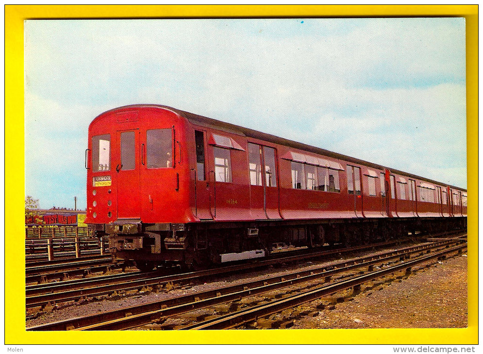 LONDON TRANSPORT UNDERGROUND P STOCK 1938 METROPOLITAN LINE METRO TUBE TRAIN TREIN LOCOMOTIVE LOCOMOTIEF ZUG TRENO 1125 - Metro