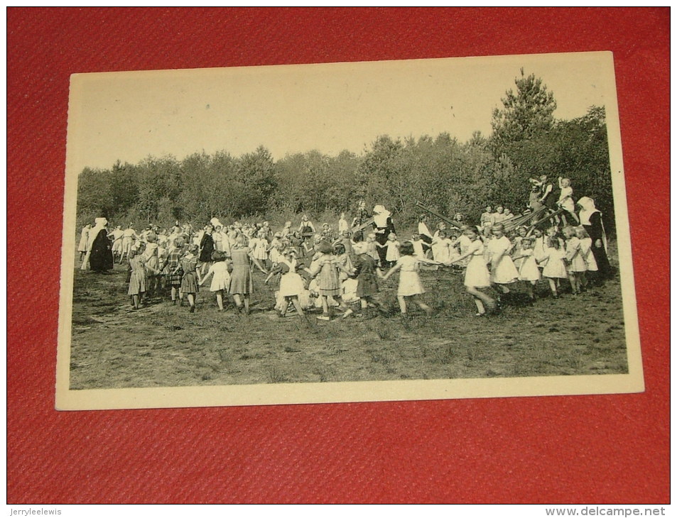 RAVELS  -  Open-lucht-school Voor Zwakke Meisjes -  Een Speelplein In De Kinderlust - Ravels