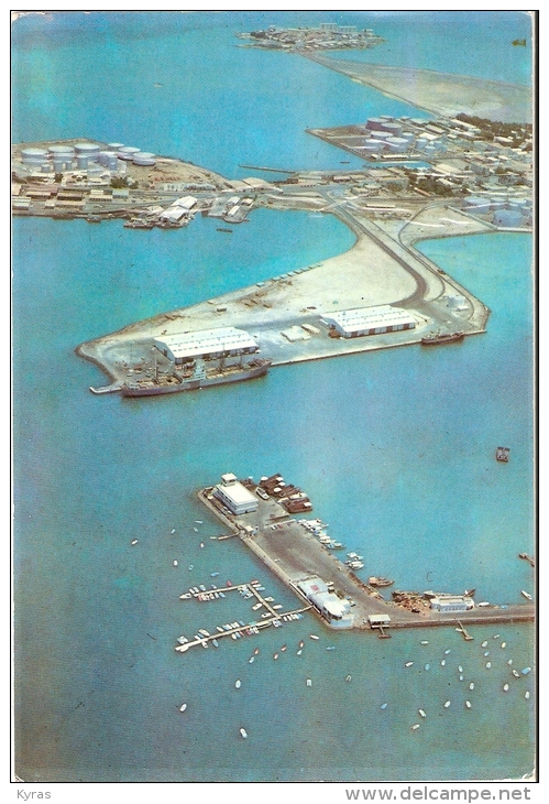 CPM 10X15 . DJIBOUTI . VUE AERIENNE DU PORT ET  L ' ESCALE NAUTIQUE - Djibouti