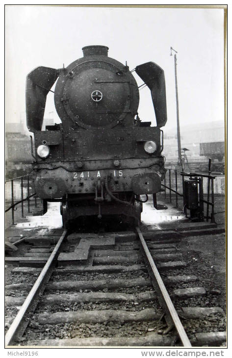 Photo De Locomotive 241 A 15 En 1er Plan Cliché SCHNABEL 4448 - Trains