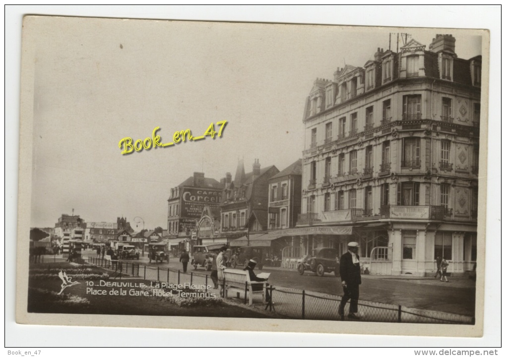 {47067} 14 Calvados Deauville , La Plage Fleurie , Place De La Gare , Hôtel Terminus ; Animée , Voitures - Deauville