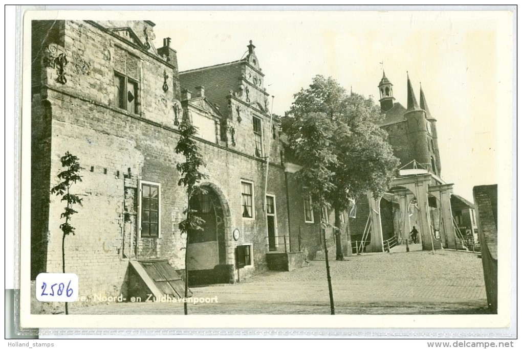 ZIERIKZEE * NOORD - EN ZUID HAVENPOORT * ANSICHTKAART * CPA * ZEELAND (2586) - Zierikzee