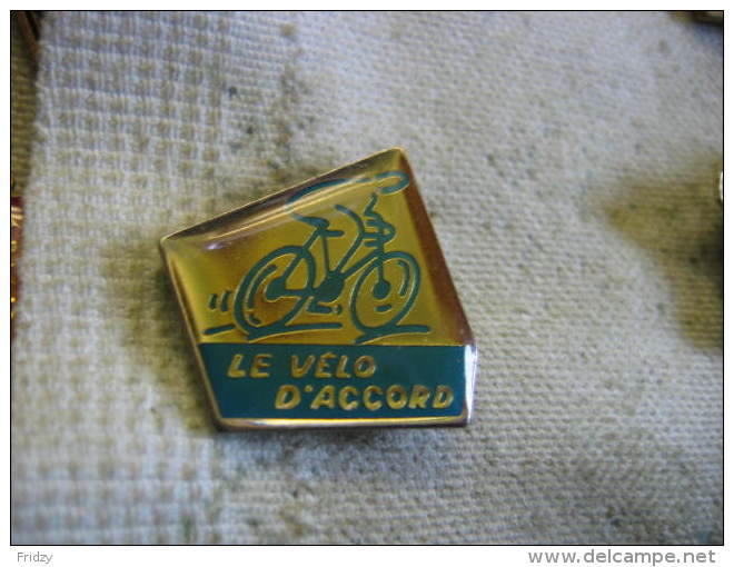 Pin´s Cyclisme, Le Vélo D'accord - Radsport