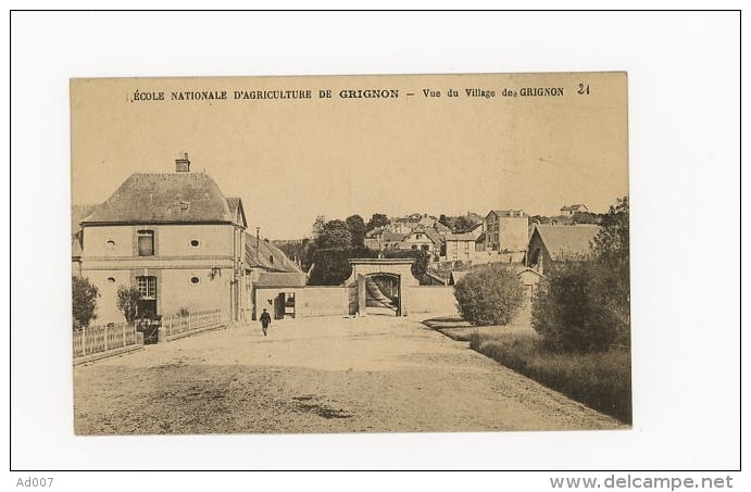 GRIGNON (Yvelines) - CPA - Ecole Nationale D´Agriculture : Vue Du Village - Grignon