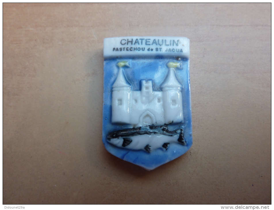 Fève *x PASTECHOU De ST. JAOUA "Blason CHATEAULIN" (finistère(29) - Bretagne) - Regio's