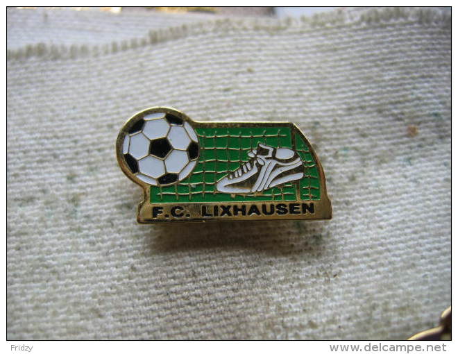 Pin's Football: Equipe Du FC Luxhausen En Allemagne - Football