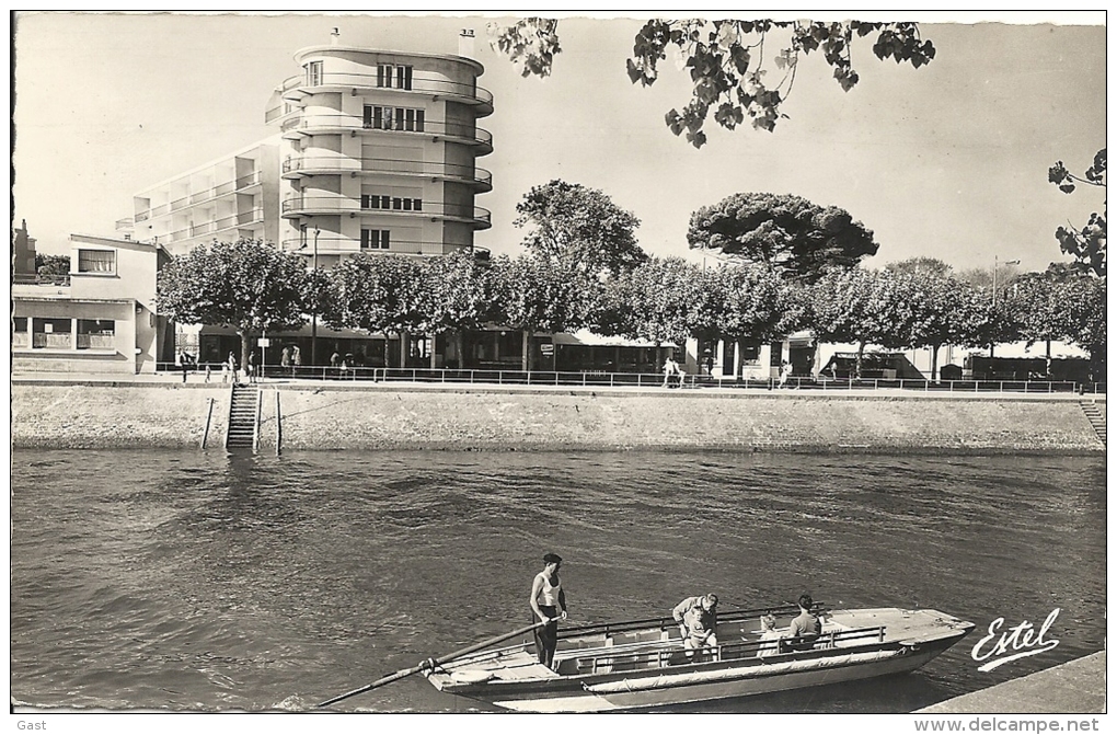 44   LE  POULIGUEN     LE  PASSEUR - Le Pouliguen