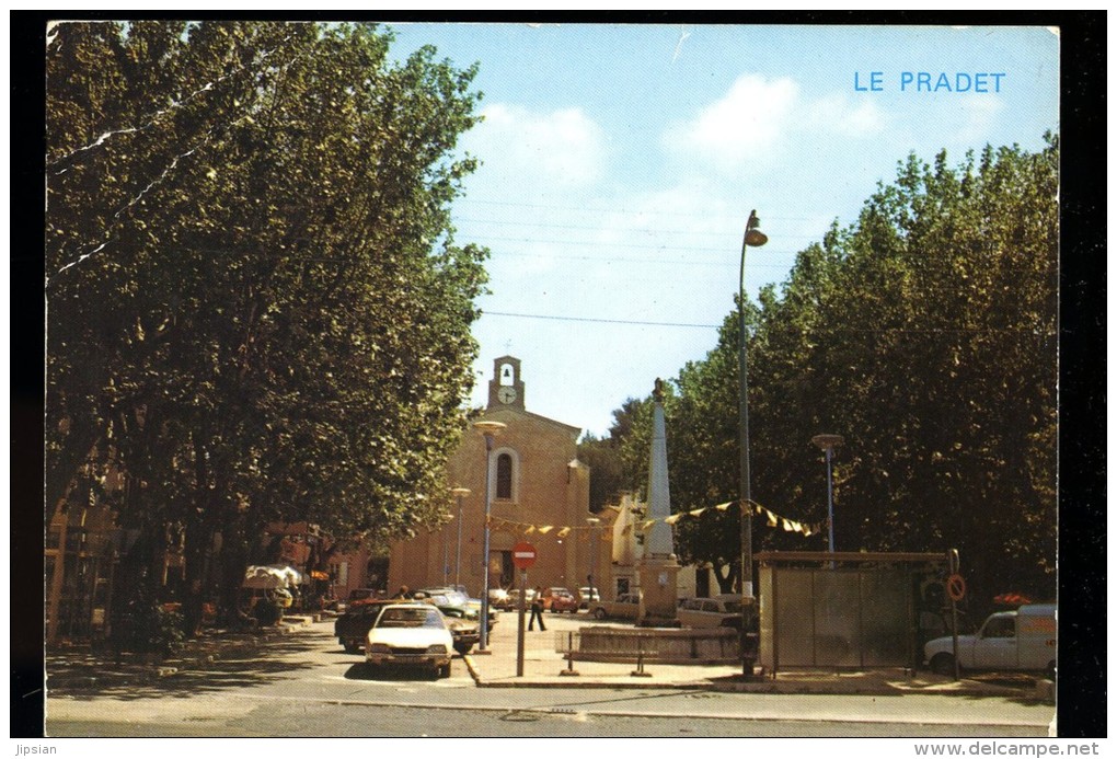 Cpm Du  83  Le Pradet   La Place Paul Flamenq Avec Son église Et Sa Fontaine   MABT25 - Le Pradet