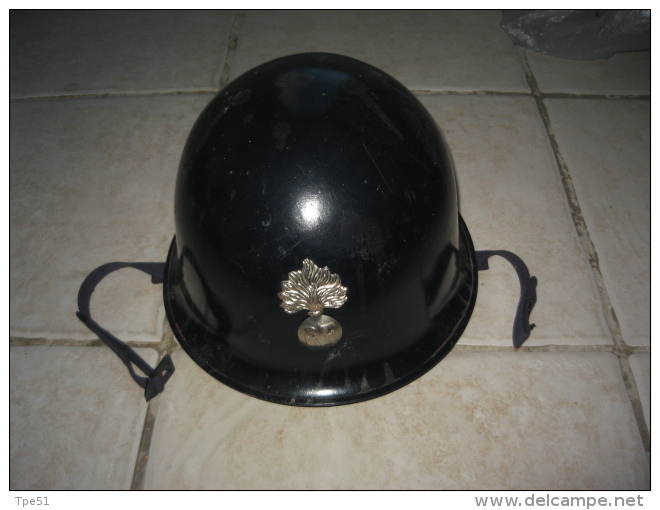 Casque Français De La Gendarmerie Départementale Daté 1967, Complet En TBE - Casques & Coiffures