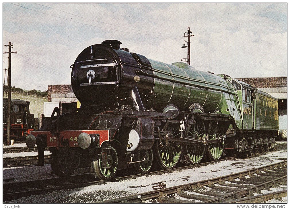 Railway Postcard LNER A3 4472 Flying Scotsman CARNFORTH Gresley Pacific Loco - Treinen