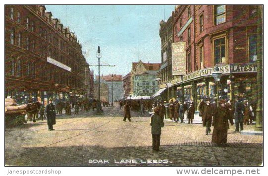 BOAR LANE - LEEDS - COLOURED POSTALLY USED POSTCARD - Horse And Cart, Shops, Policeman - Leeds