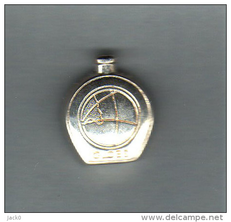 Pin´s  Argenté  Parfum  GLOBE  Verso  ROCHAS - Perfumes