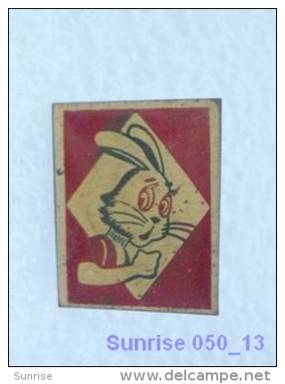 Cartoon Film Soviet: Wolf (Nu Pogodi) / Old Soviet Badge USSR _050_u3240 - Comics