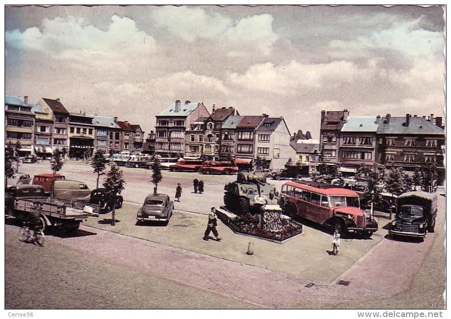 Bastogne Place Général-MacAuliffe Avec Le Tank Circulée En 1954 - Bastenaken