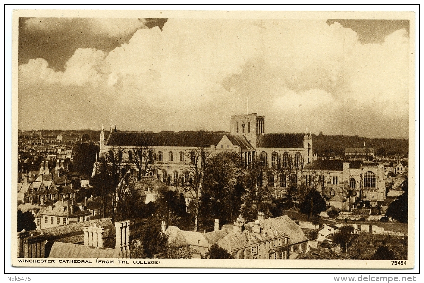 WINCHESTER : CATHEDRAL (FROM THE COLLEGE) - Winchester