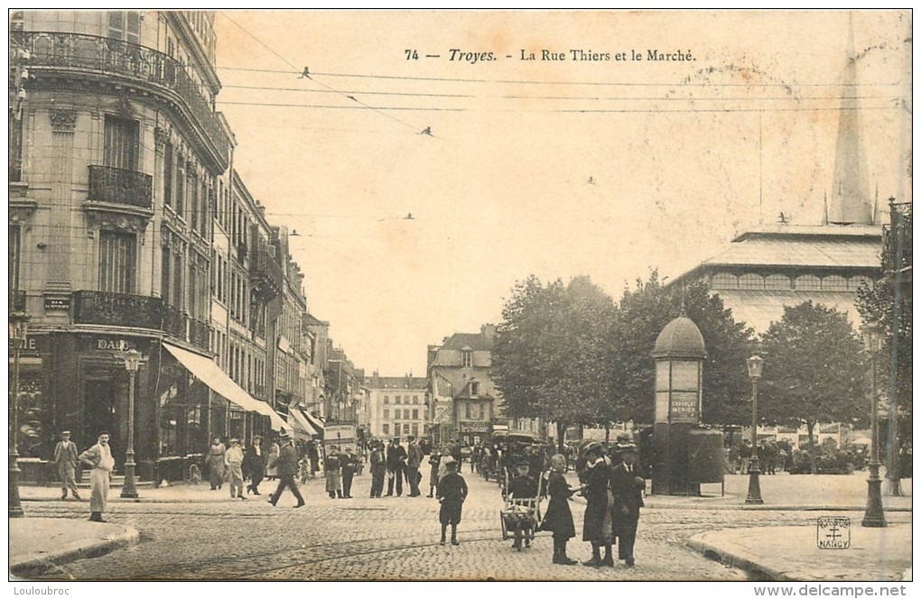 10 TROYES LA RUE THIERS ET LE MARCHE - Troyes