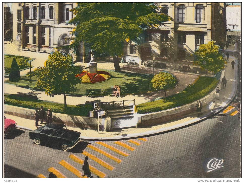 Angouleme: SIMCA ARIANE, RENAULT DAUPHINE, ZEBRA, SOLEX (partial) - L'Hotel De Ville - Auto/Car/Voiture - France - Turismo