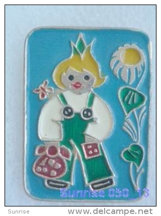 Cartoon Film Soviet: Chippollino / Old Soviet Badge USSR 250_u3247 - Disney