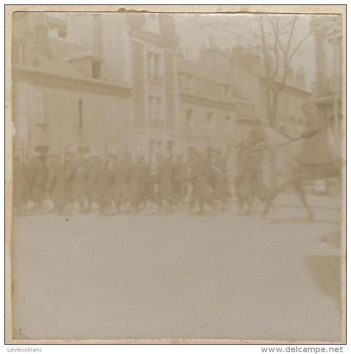 Colonne De Soldats Français En Ville /Cavalier//Vers 1905-1915  STE6 - Photos Stéréoscopiques