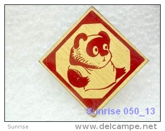 Cartoon Film Soviet: Vinnipuh And Bees / Old Soviet Badge USSR _250_u3236 - Disney