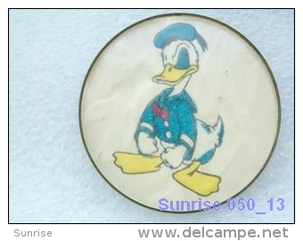 Cartoon Film Disney: Donald Duck / Old Soviet Badge USSR _250_d3258 - Disney