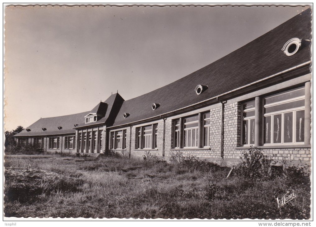 CPSM - GF - Les Meiveilles Du Val De Loire - Graçay (Cher) Le Nouveau Groupe Scolaire - Graçay