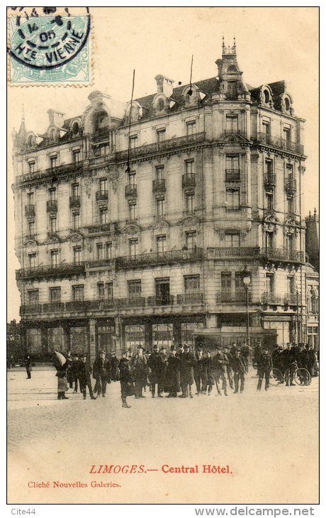 Gros Rassemblement Devant Le Central Hôtel En 1905-----------Réf VR3514 - Limoges