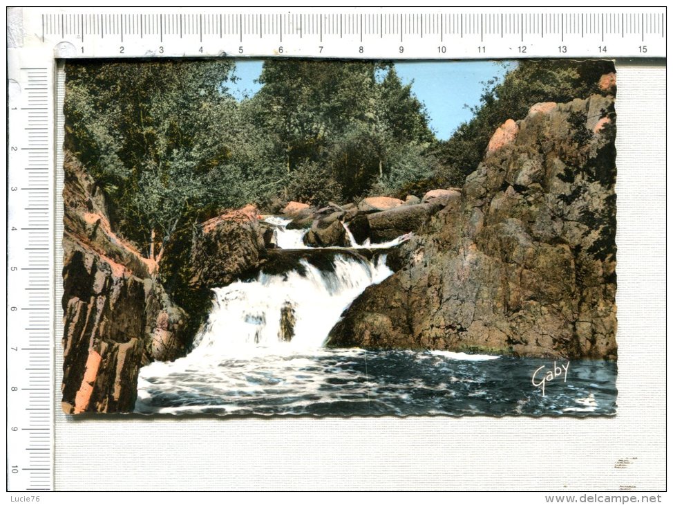 BARENTON  -  ST GEORGES DE  ROUELLEY -  Cascade De La Fosse Arthour - Barenton