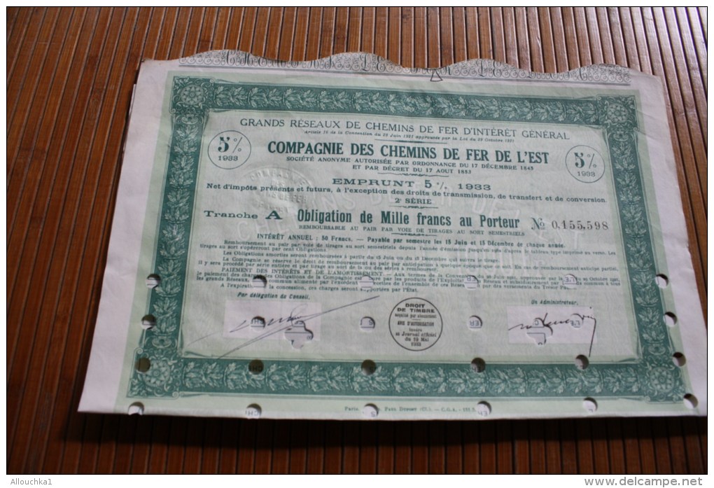 SNCF Compagnie Des Chemins De Fer De L'Est En. 5 % En 1933 Titre Action Perforées Perforations - Chemin De Fer & Tramway