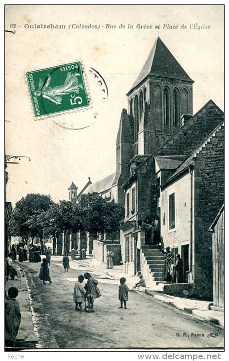 N°34464 -cpa Ouistréham -rue De La Grève Et Place De L'église- - Ouistreham